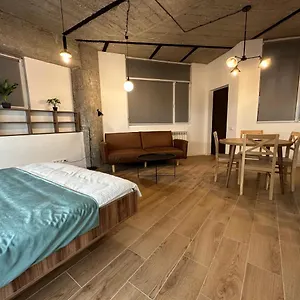 Апартаменты In Next To Courtyard Marriott, Тбилиси